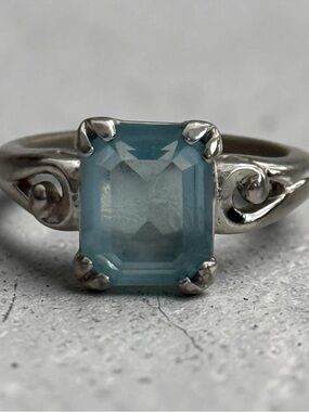 Vintage Avon Silver Tone Blue Emerald Cut Ring Heart Accent Size 7.5